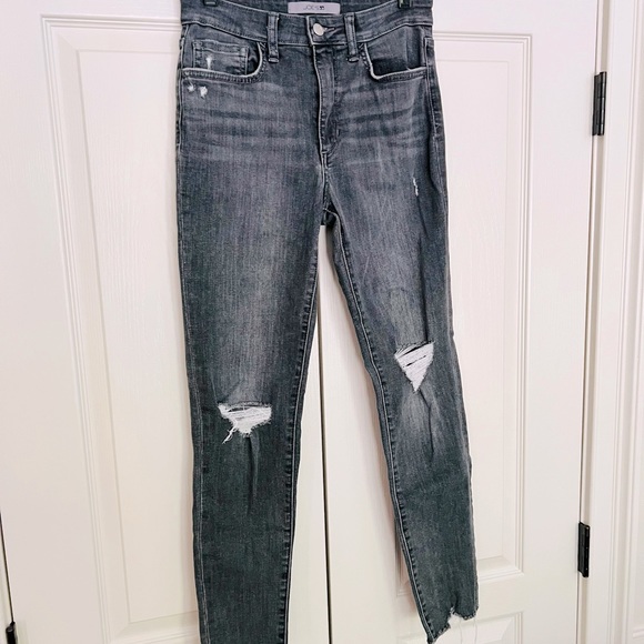 Joe's Jeans Denim - 🌟HP🌟Joe’s Distressed Jeans